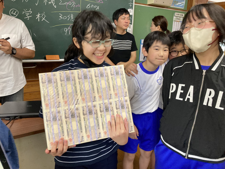 曽於市立中谷小学校 : 租税教室と・・・